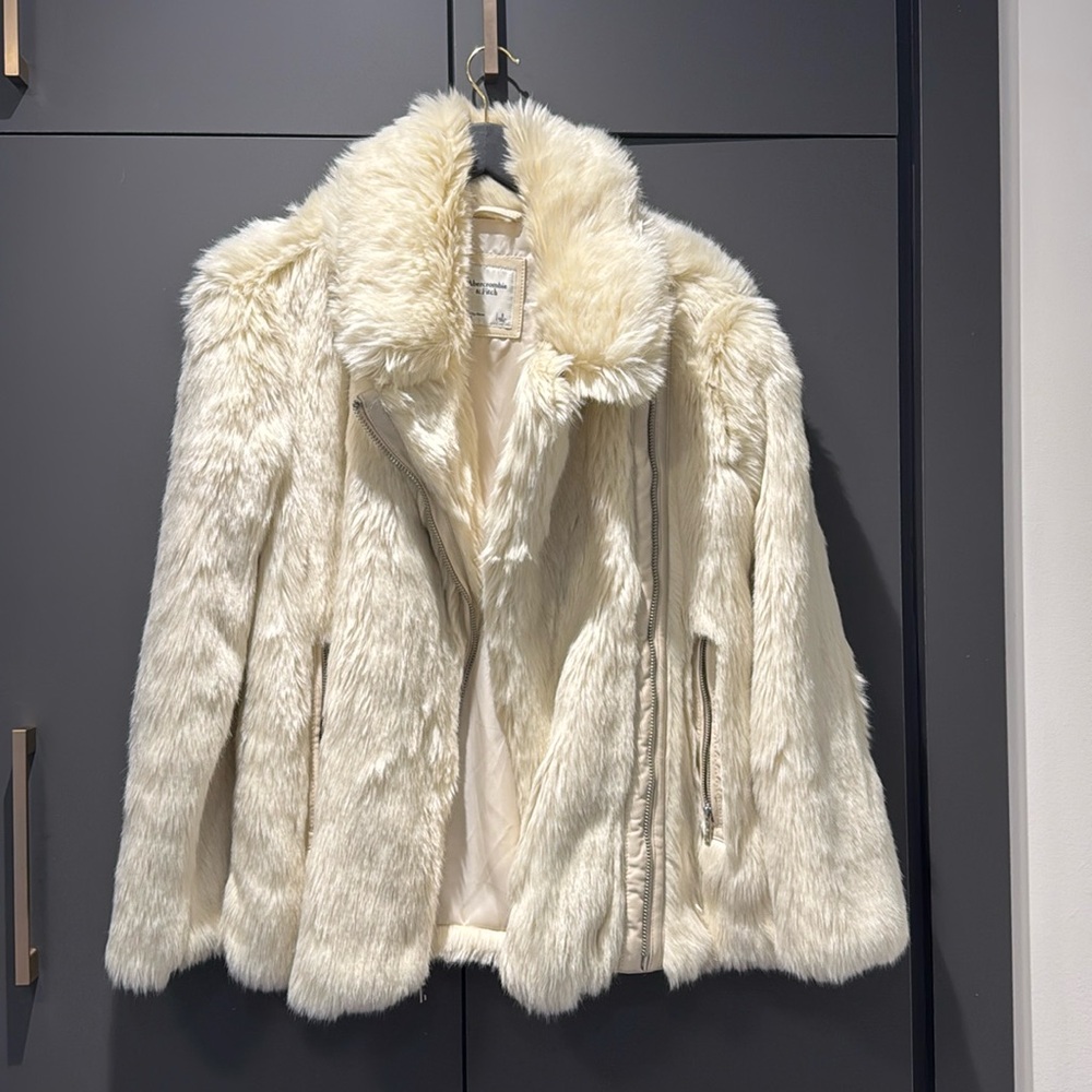 BNWT faux fur coat